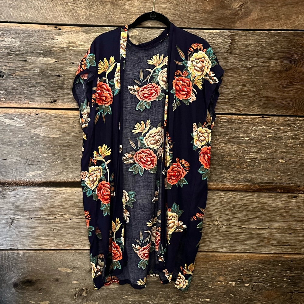 Boutique Floral Short Sleeve Cardigan/Cover-up